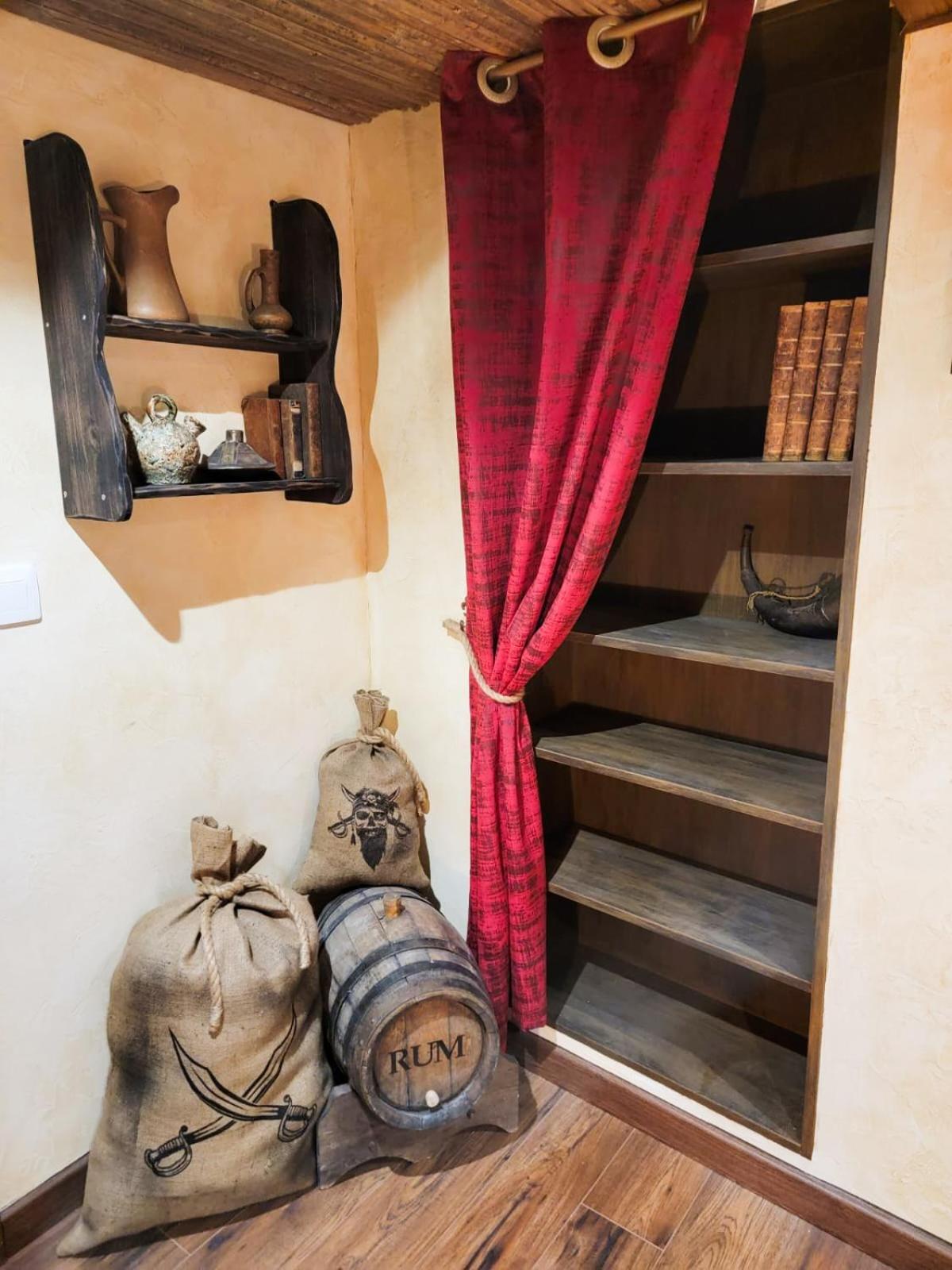 Le Repaire Des Pirates Logement Magique Sainte-Croix-en-Plaine Ngoại thất bức ảnh